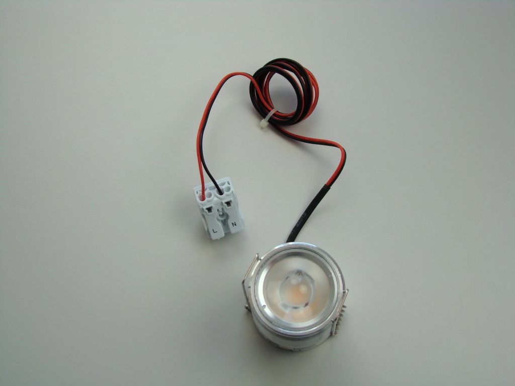 Vandal-resistant LED spot 10 - 30 V, natural white