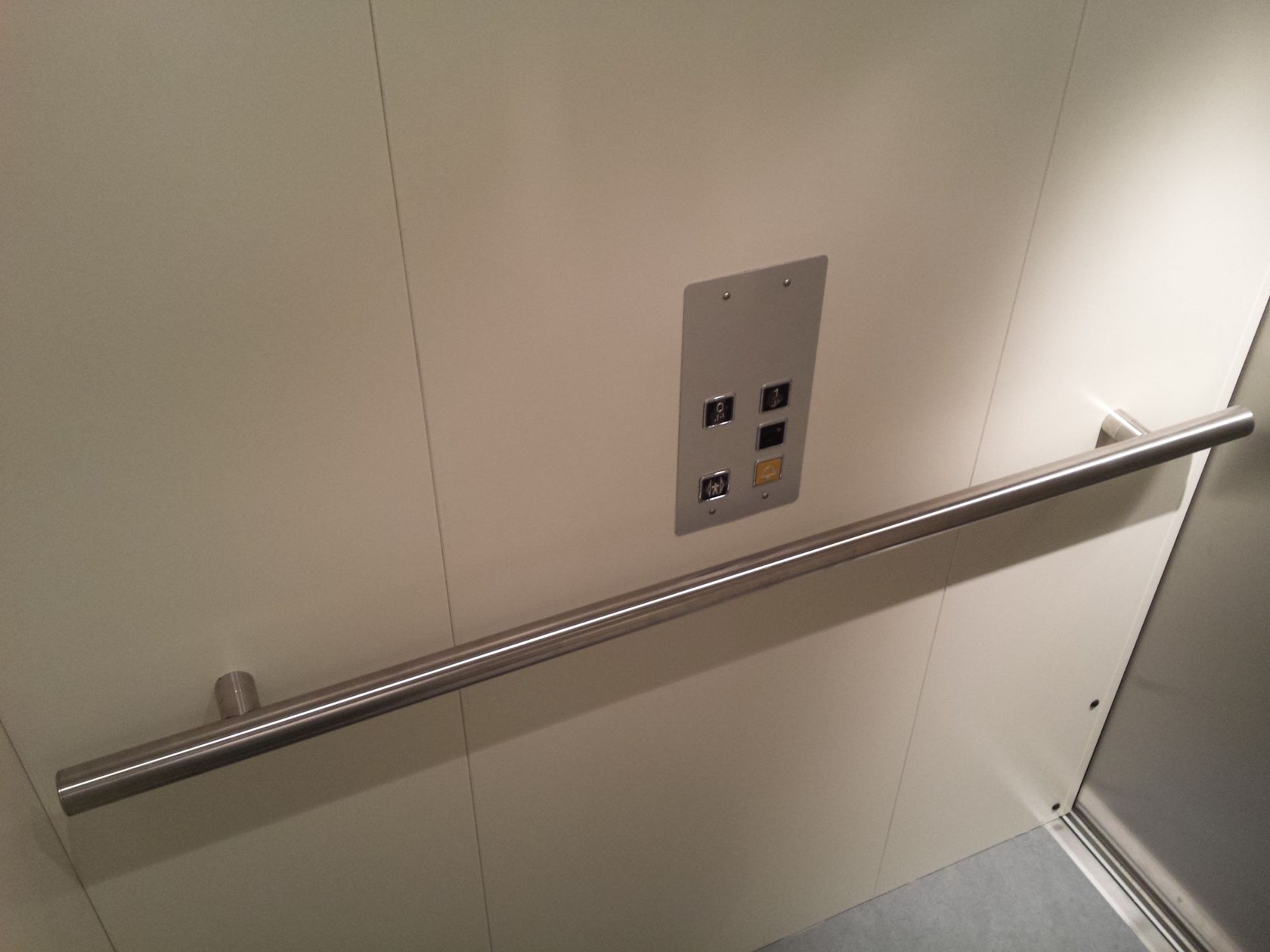 Straight handrails with brackets