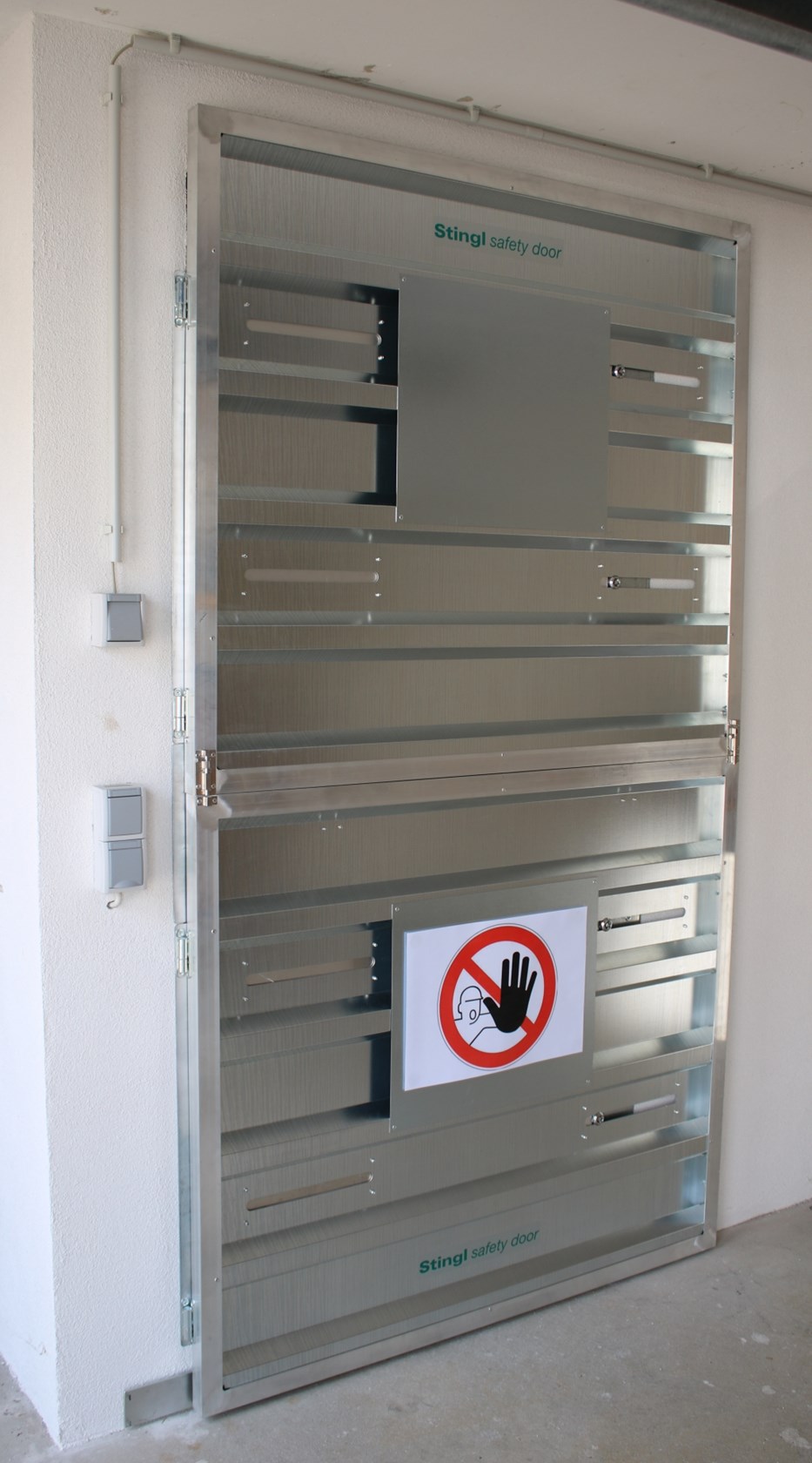 Stingl safety door